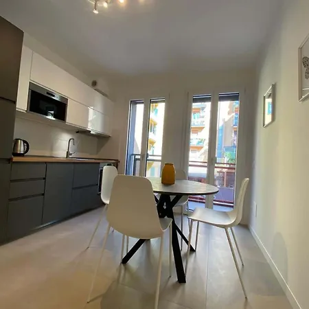Living12 Apartman *